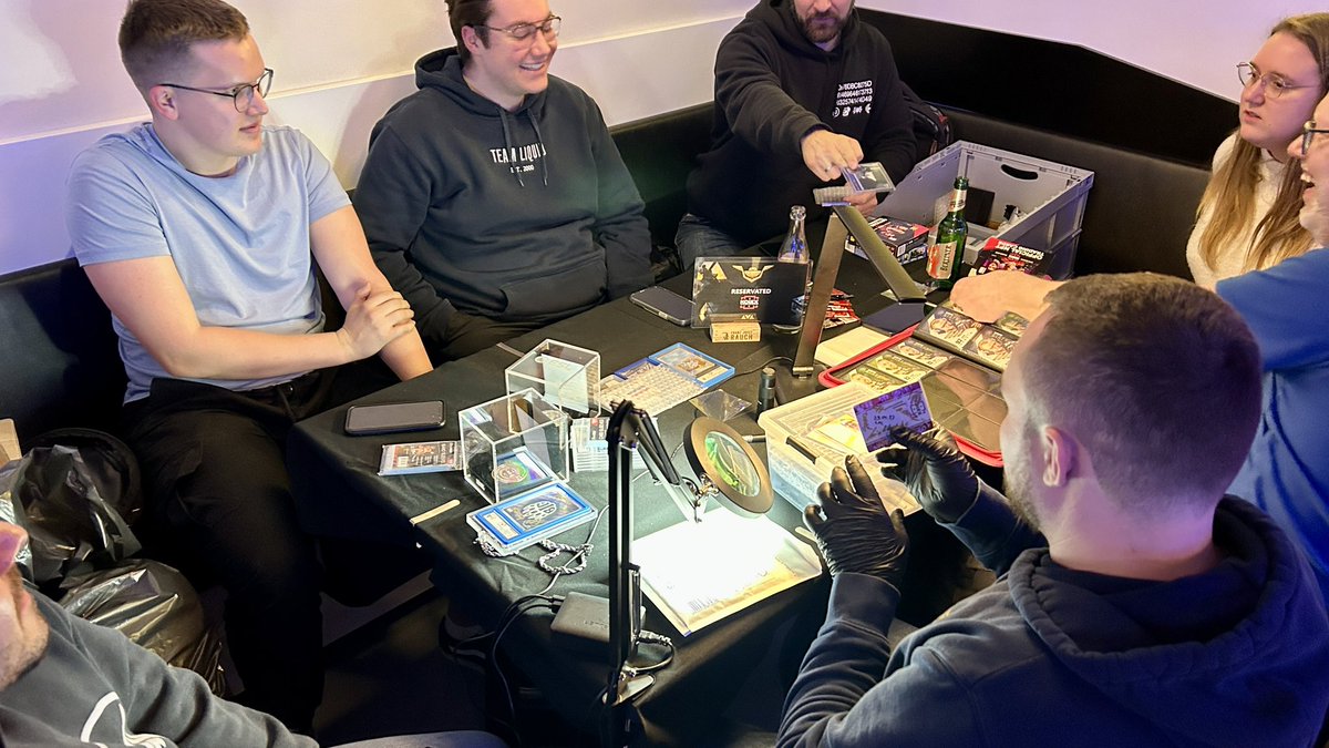 lvlberlin's tweet photo. COMMUNITY HANGOUT @KolexGG at LVL Berlin! π
#tradingcards #crowngrading #kolex #berlin #event https://t.co/IGV9jtFoGS