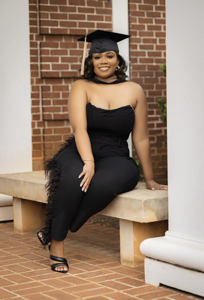 kojcgrice's tweet photo. K. Grice,  MBA. Coming May 2023 ✨🎓 https://t.co/P1bOKwC7o3