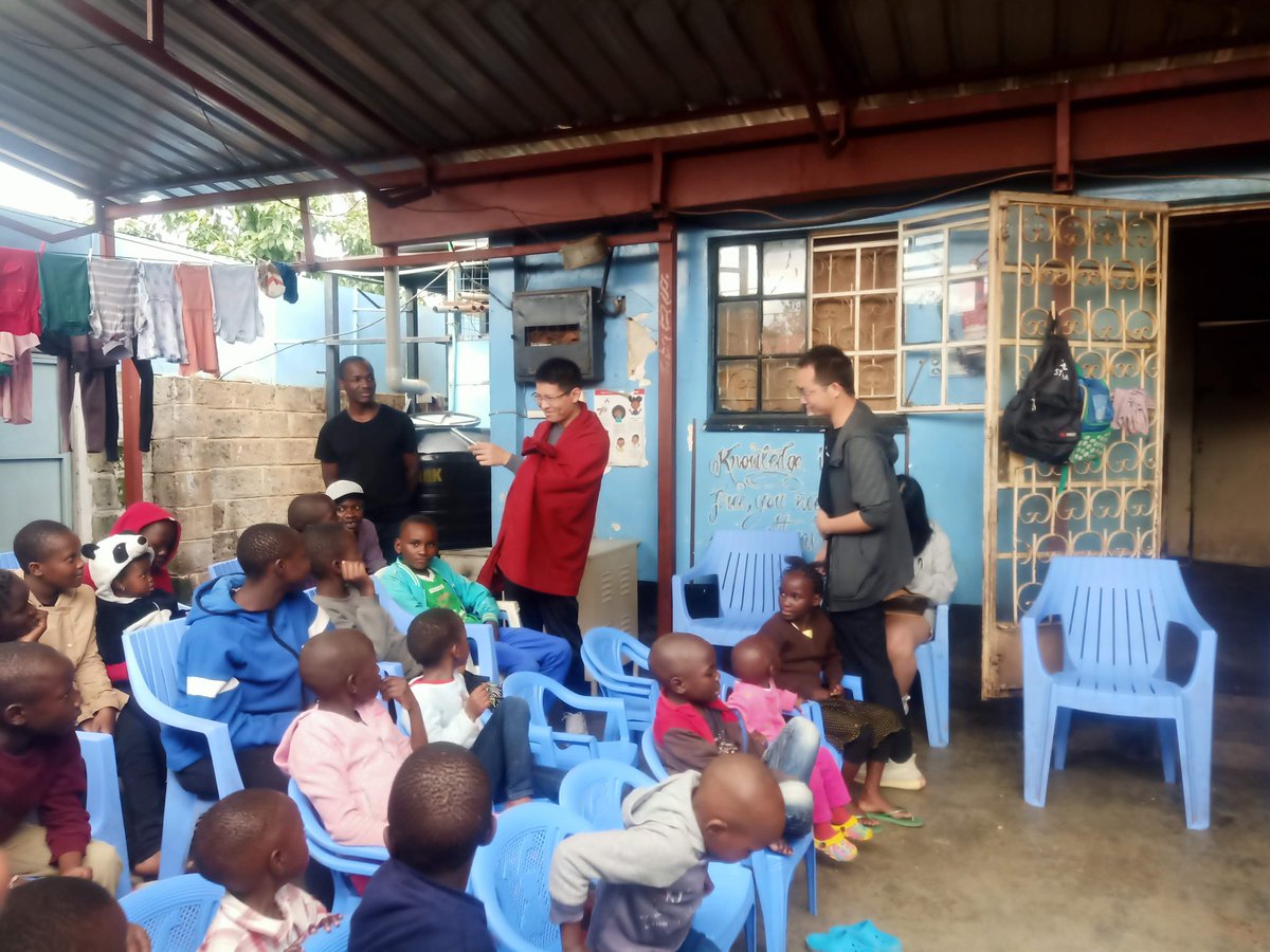 kiberapride's tweet photo. Thank you to the wonderful team from Oppo company who came to visit Kibera Pride Children's Home and brought foodstuff and snacks for our children! Your generosity is greatly appreciated and we are grateful for your support. Your visit has brought so much joy to our children. https://t.co/FYSftzO0oa