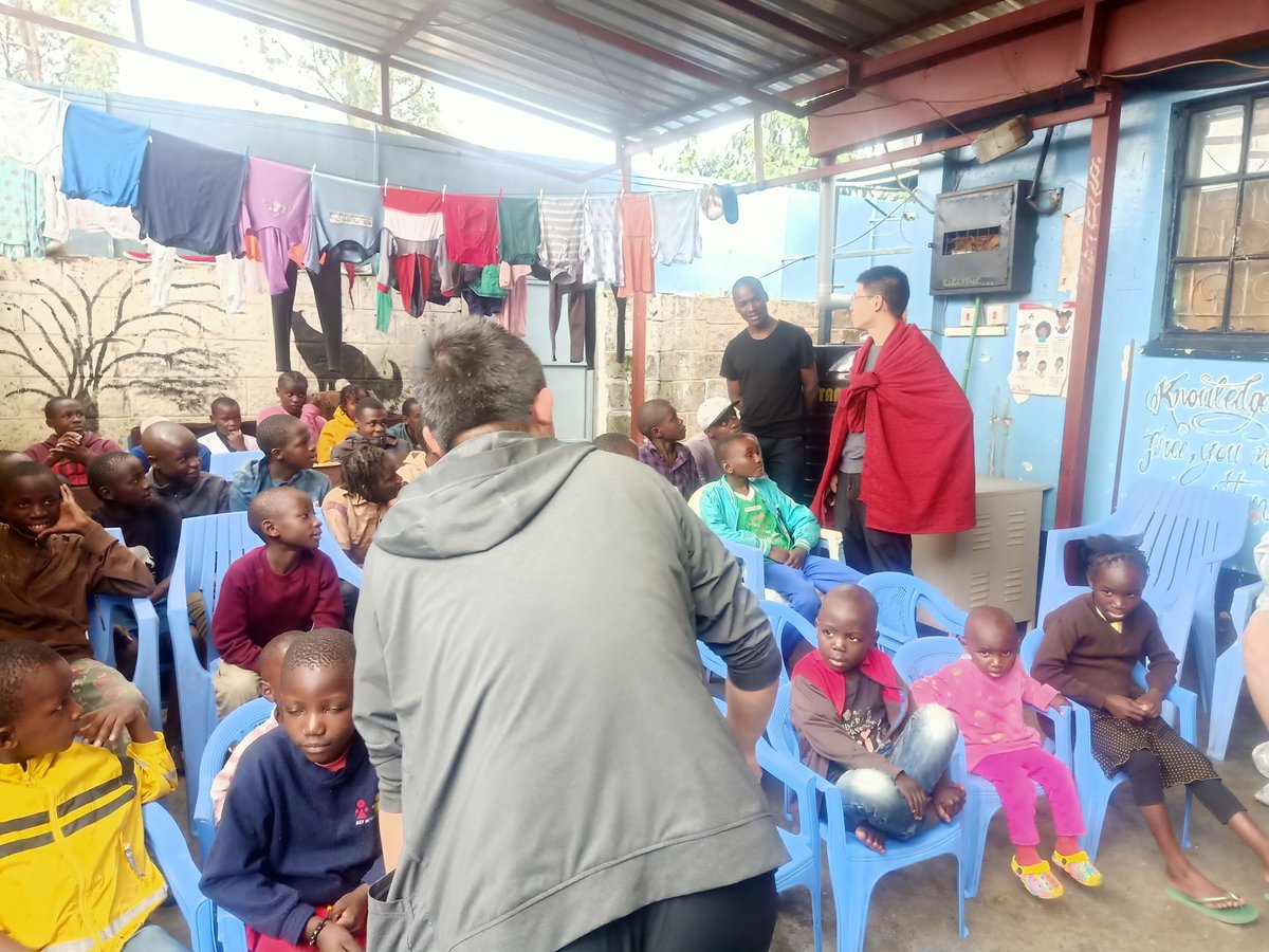 kiberapride's tweet photo. Thank you to the wonderful team from Oppo company who came to visit Kibera Pride Children's Home and brought foodstuff and snacks for our children! Your generosity is greatly appreciated and we are grateful for your support. Your visit has brought so much joy to our children. https://t.co/FYSftzO0oa