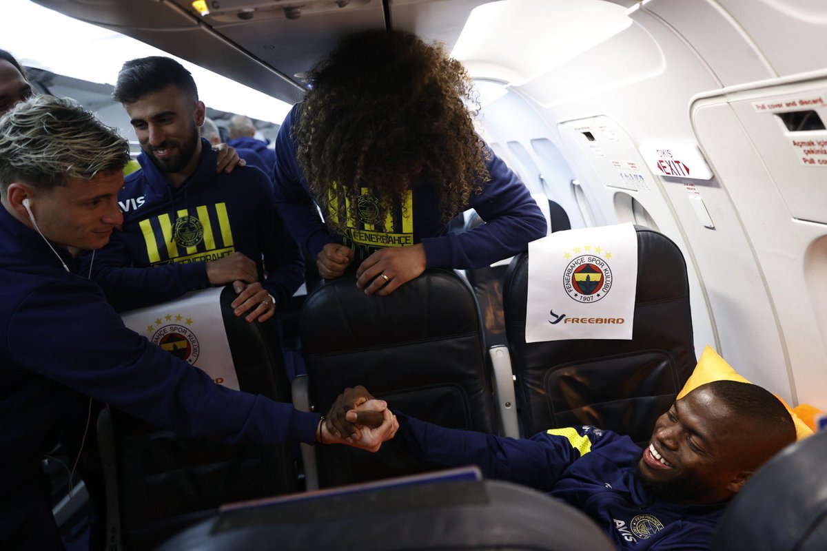 Fenerbahce's tweet photo. “Antrenman ne zaman?" diye soruyor. 🐐🙂 https://t.co/CURYecKlKY