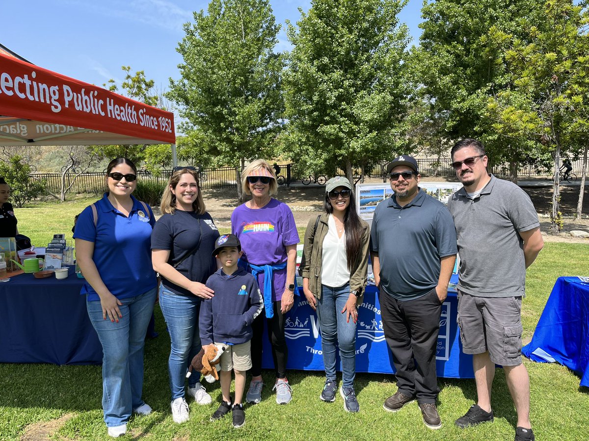 RMConservancy's tweet photo. This morning Team RMC joined @RendonAD62 at the LA River Earth Day Bike Ride and Resource Fair to share updates on RMC projects with the community and leaders like @SupJaniceHahn 

#lariver #southgateca #lariverbikepath #spring https://t.co/ffhGnuBLhM