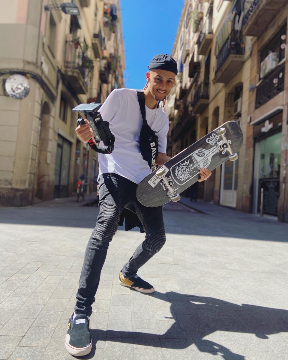 nathan_lewis's tweet photo. Shoes, Sunshine & the freshest setup
.
.
.
.
#twoseasons #skate #life #barca https://t.co/72y6KSqSMS