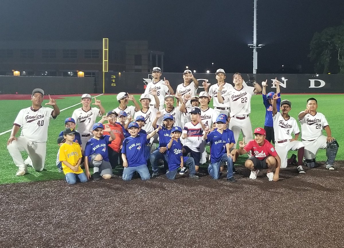 Great way to end the season with a sweep over Rival Sterling. Thanks to all the Baytown Little Leaguers that came out to watch. The future is bright! #GanderPride #FamiLee
