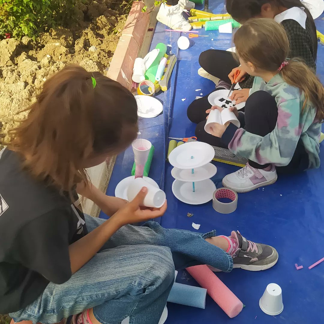 Bugün @ihtiyacharitasiofficial Samandag da kurduğu çadır alanda çocuklarla üçüncü HOP uygulamasını yaptık.