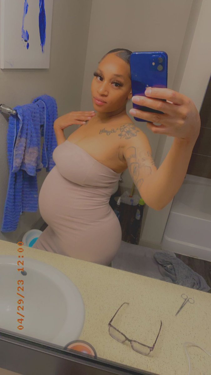 Naeslegit's tweet image. All belly🥰🥰👣