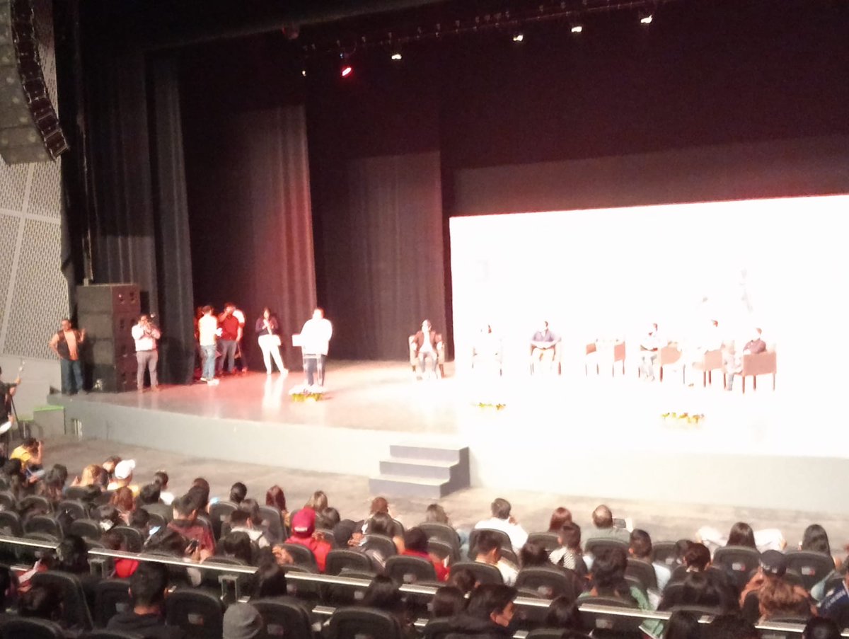 AndarPueTlax's tweet photo. El acarreo de hoy para el llenar evento del titular de @Segob_Puebla @juliomiguelhg fue a cargo de @cobaep #Dzoara bajo las indicaciones de @JoseLuisNajeraM llevó a los https://t.co/9dXqSJn9dW