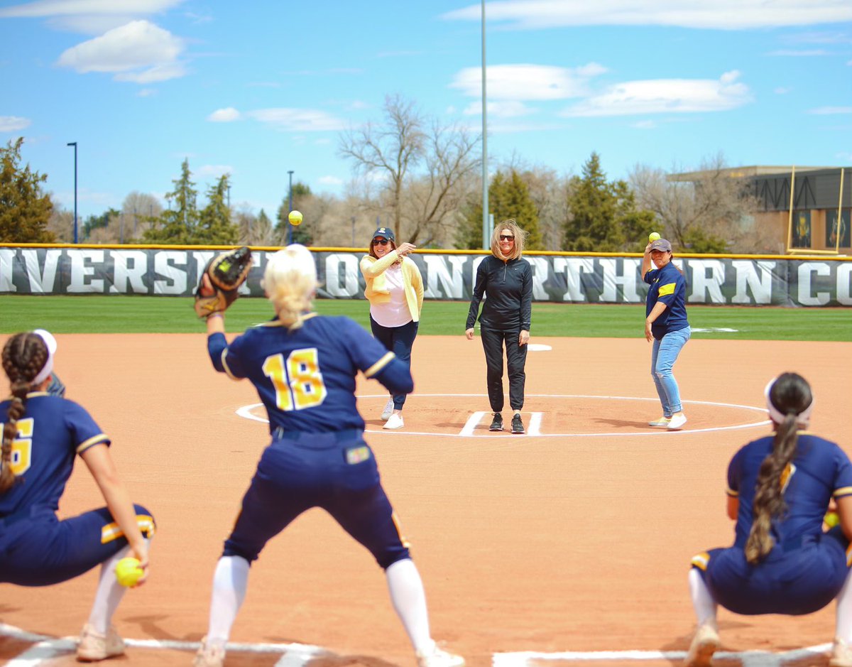 UNC_BearsSB's tweet photo. Senior day🤝 Senior Mama First Pitch! 

#GetUpGreeley🐻🥎 X #VamosOsos https://t.co/0jApruo9e9