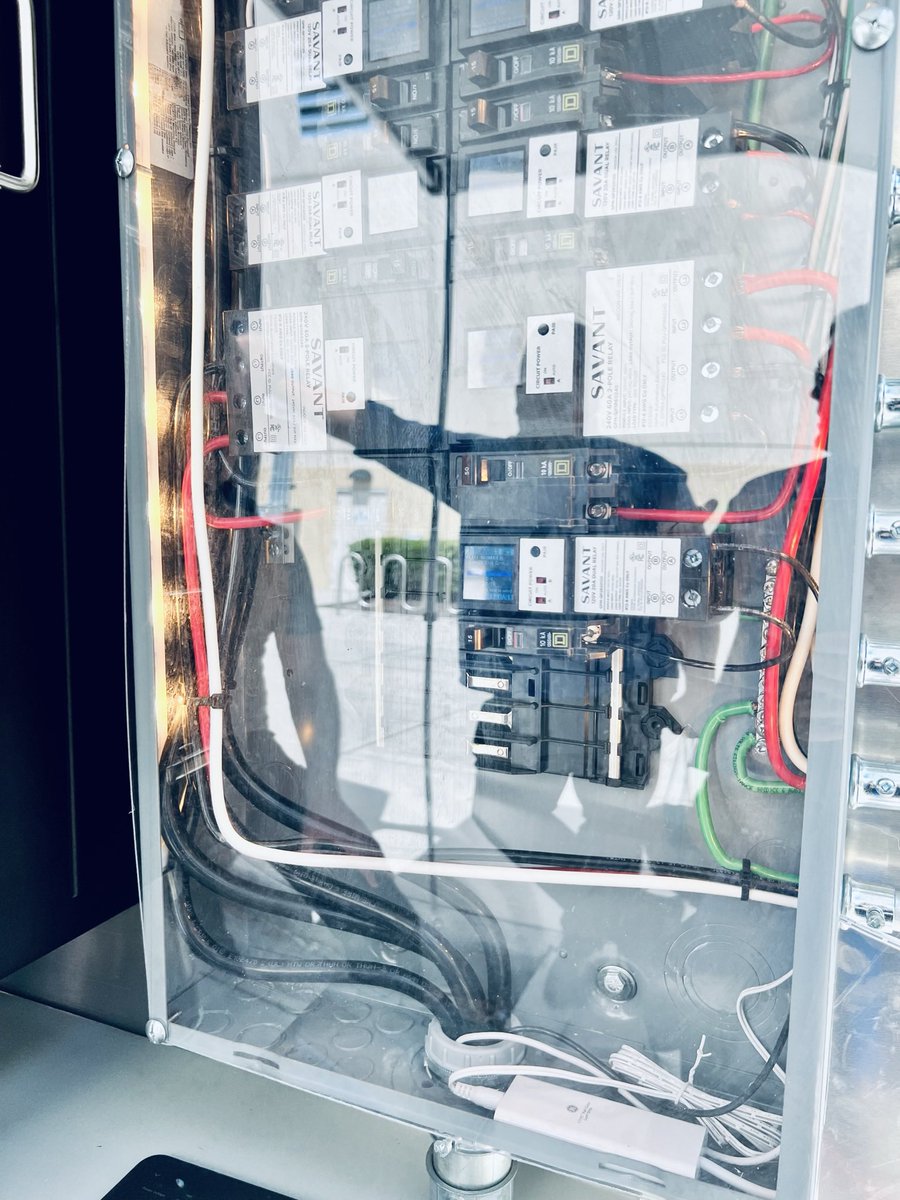 PowersolUsa's tweet photo. Micro grids are the future of solar. @SolArkSolar is leading the way with Bad Ass van that has it all.  Thanks #WESCO #BillValente @0xjacquesjean @dylanhillman late post but the amazing information we got helped 3 homeowners get #solar + #batterybackup today! #Hattrick https://t.co/XnmUi18Ekl