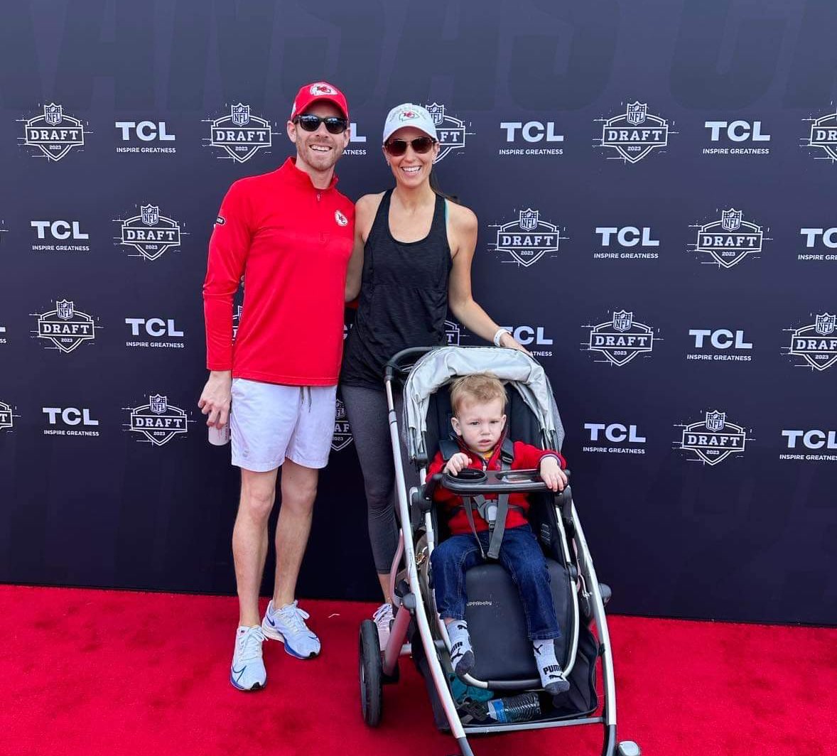 EmilyHolwick's tweet photo. Beautiful day to check out the #NFLDraft!! Well done @KansasCity @SportKC! (Hudson refused to keep his shoes on🙃) https://t.co/afqMZmwtPC