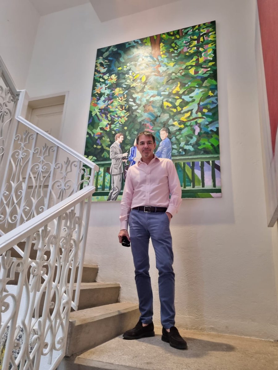 Qué mejor manera de empezar el fin de semana que visitando la galería de <a href="/ProyectoHC/">Proyecto H</a> y las exposiciones de los artistas 🇪🇦 <a href="/AlvaroBorobio/">Alvaro Borobio</a> y de <a href="/arte_miro/">Federico Miró</a>‼ El Embajador 🇪🇦 asiste esta mañana a la inauguración de la exposición“Un lugar sin lugar” con los artistas.