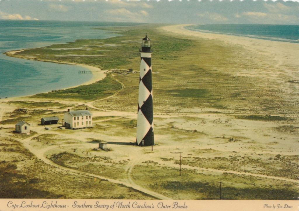 PaddleHistory's tweet photo. #CapeLookout #Lighthouse, located on the southern end of the #NorthCarolina's #OuterBanks on an uninhabited island. Built in 1859, the lighthouse stands 160 feet high. #OBX https://t.co/aHnns1sDhe