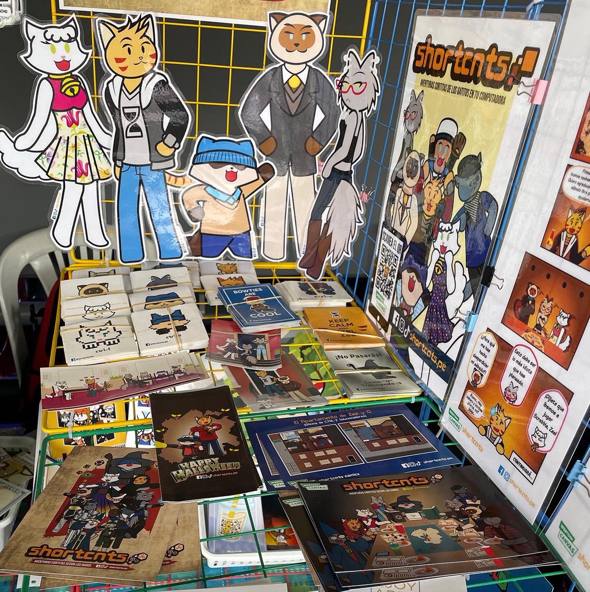 EJoyArts14's tweet photo. En el Art Gallery Ness is Sans! Esta vez el foco va para @shortcatscomics ! 😻 

Lean Shortcars en WEBTOON 

Vengan a Arenales Plaza, 4to piso! 
Estaremos este 29 y 30 de abril y 01 de mayo. No se lo pierdan!! #artgallerynessissans #shortcatscomics @conejitoMACHO https://t.co/cnW91yWF7R