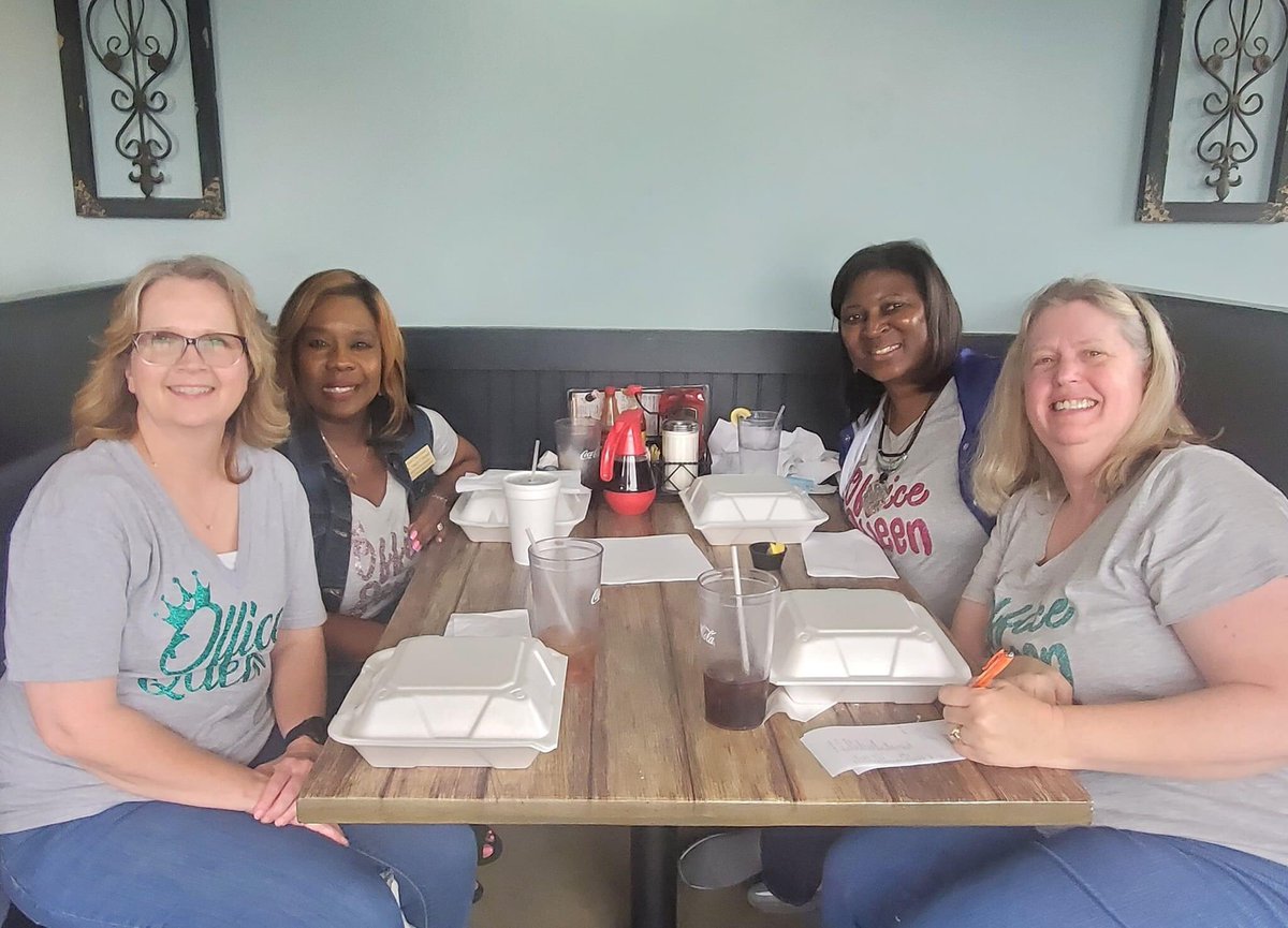 DrTiffanyRicha1's tweet photo. Happy 2023 National Administrative Assistant’s Day to the best office queen’s ever. Mrs. House, Ms. Russell, Mrs. Rhodes and Ms. Sermon. We enjoyed filling your day with laughter, gifts, flowers and brunch from Two Eggs. Thank you for all you do for Live Oak Elementary. https://t.co/f81YhzxW4V