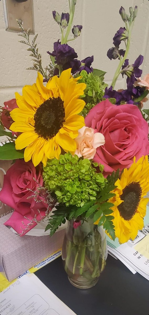 DrTiffanyRicha1's tweet photo. Happy 2023 National Administrative Assistant’s Day to the best office queen’s ever. Mrs. House, Ms. Russell, Mrs. Rhodes and Ms. Sermon. We enjoyed filling your day with laughter, gifts, flowers and brunch from Two Eggs. Thank you for all you do for Live Oak Elementary. https://t.co/f81YhzxW4V