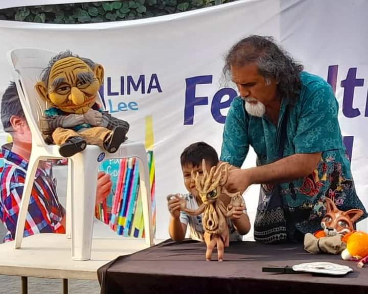 MuniLima's tweet photo. ¡Están todos invitados a la III Feria Itinerante del Libro de #LimaLee! 📚 

Los asistentes disfrutaron del espectáculo "Los títeres como recurso pedagógico". Además, contamos con exhibición, talleres y más.

🗓️ Te esperamos hasta el 30 mayo en el parque Luis Alberto Sánchez. https://t.co/htlZRylVuI