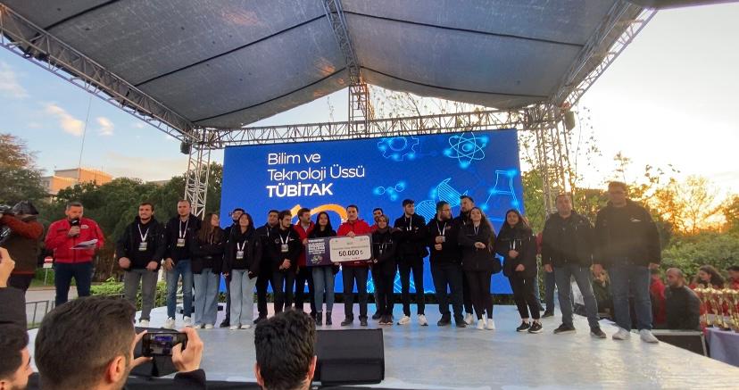 universitemdpu's tweet photo. DPÜ'ye Bir Şampiyonluk Daha! DUSCART Elektromobil Takımımız 18.’si düzenlenen Uluslararası Efficiency Challenge Elektrikli Araç Yarışları kapsamında bu yıl ilk kez düzenlenen ivmelenme yarışmasında Türkiye 1.’si oldu. #üniversitemdpü https://t.co/9kc5H2Twxz