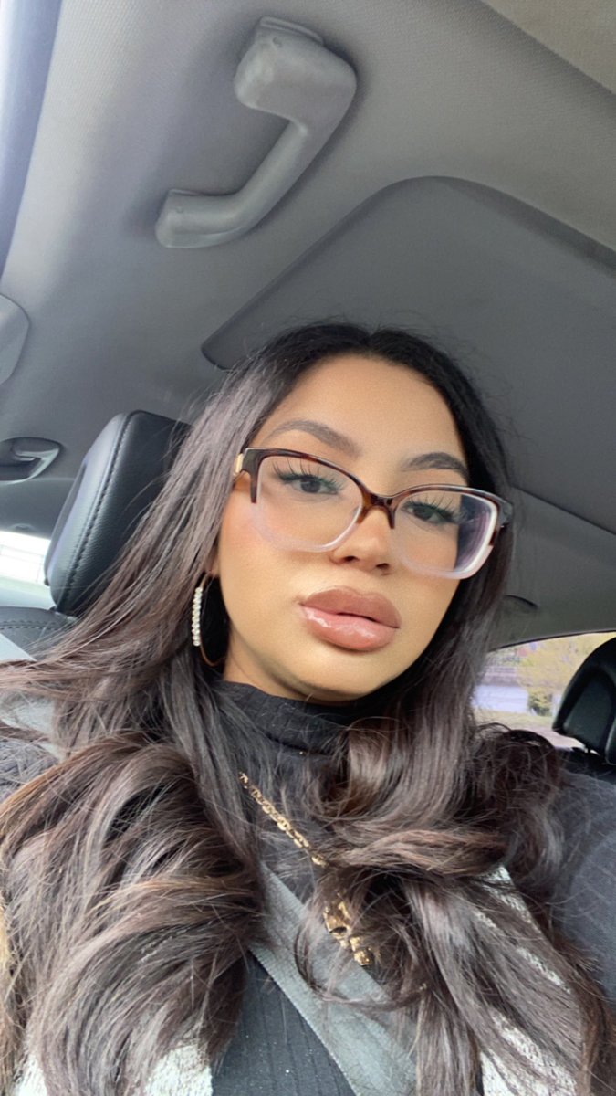 ShaniVictoria1's tweet photo. I can't stop staring at myself ! https://t.co/bF9mI4SO7Z