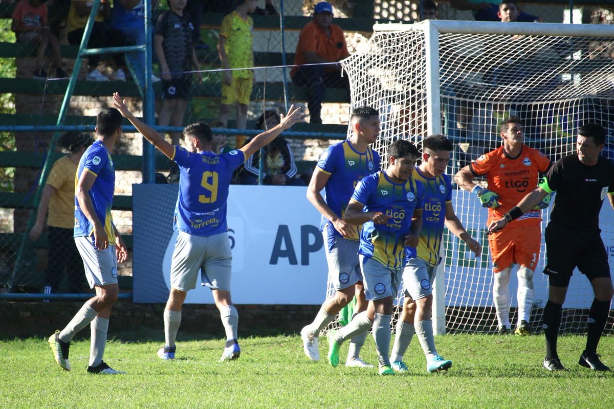APFPrimeraB's tweet photo. 🗣️ Ya se juega la etapa complementaria.
➡️ #Pettirossi 1
➡️ #ColonJAS 1
🗓️Fecha 4
#APFPrimeraB⚽️ https://t.co/qBxqm3E3mW