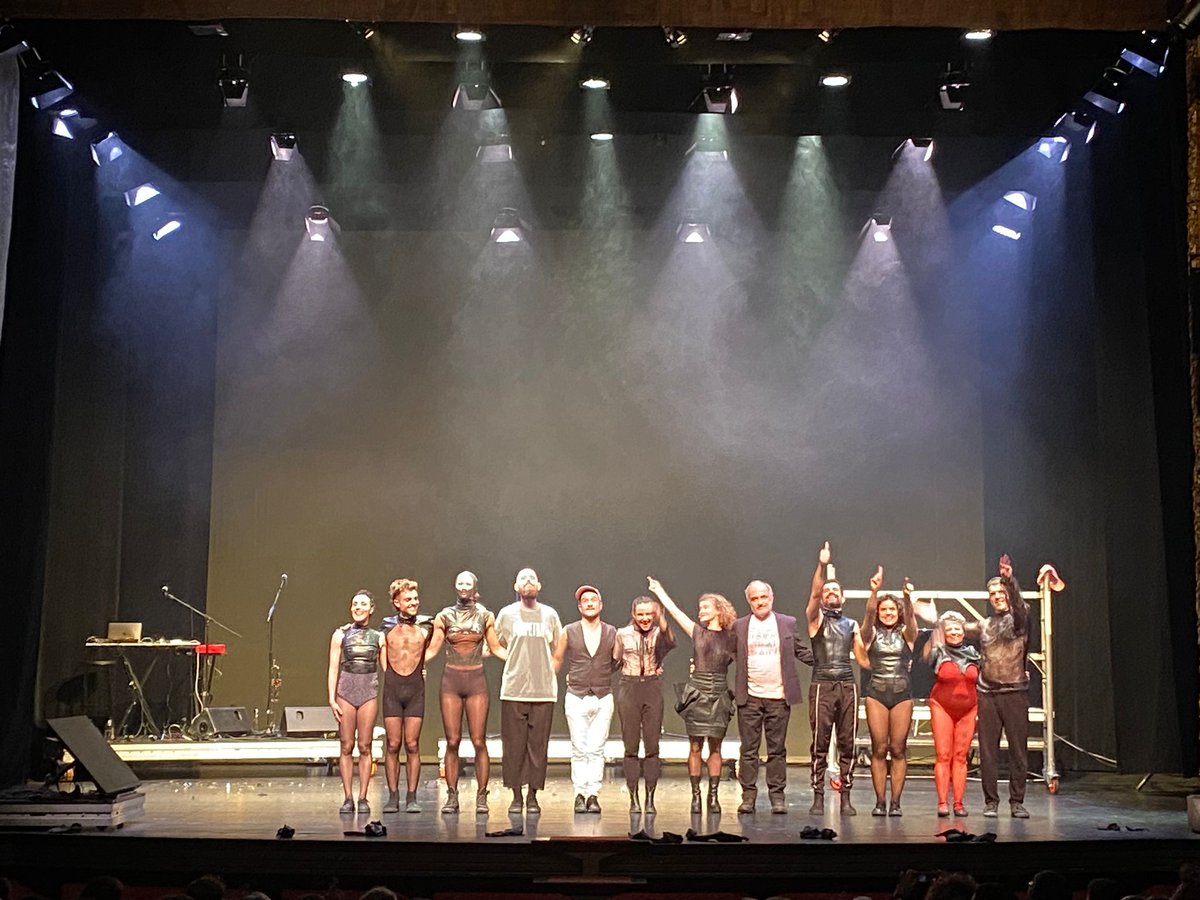 Molts aplaudiments! 

Públic entusiasmat!

Amb el 'Réquiem nocturn' de Pere Faura

No hi pot haver millor manera de celebrar el Dia Internacional de la Dansa!