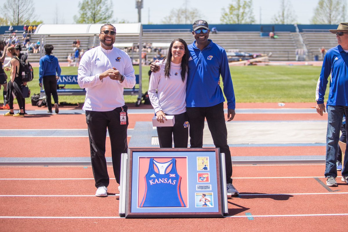 kansastfxc's tweet photo. Thank you, seniors 🥹

Once a Jayhawk, always a Jayhawk. https://t.co/Z3w6baxVPE