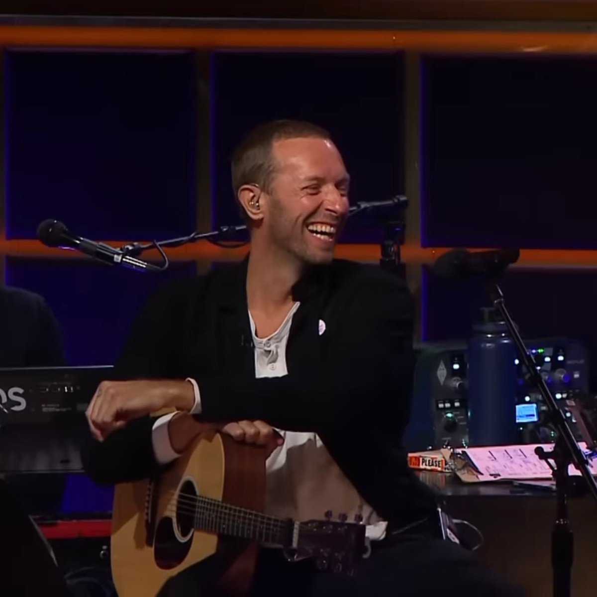 coldplayPeople's tweet photo. I am sure you will enjoy some Chris's smile pictures 🥰 #coldplay https://t.co/bqHRsAMxYw