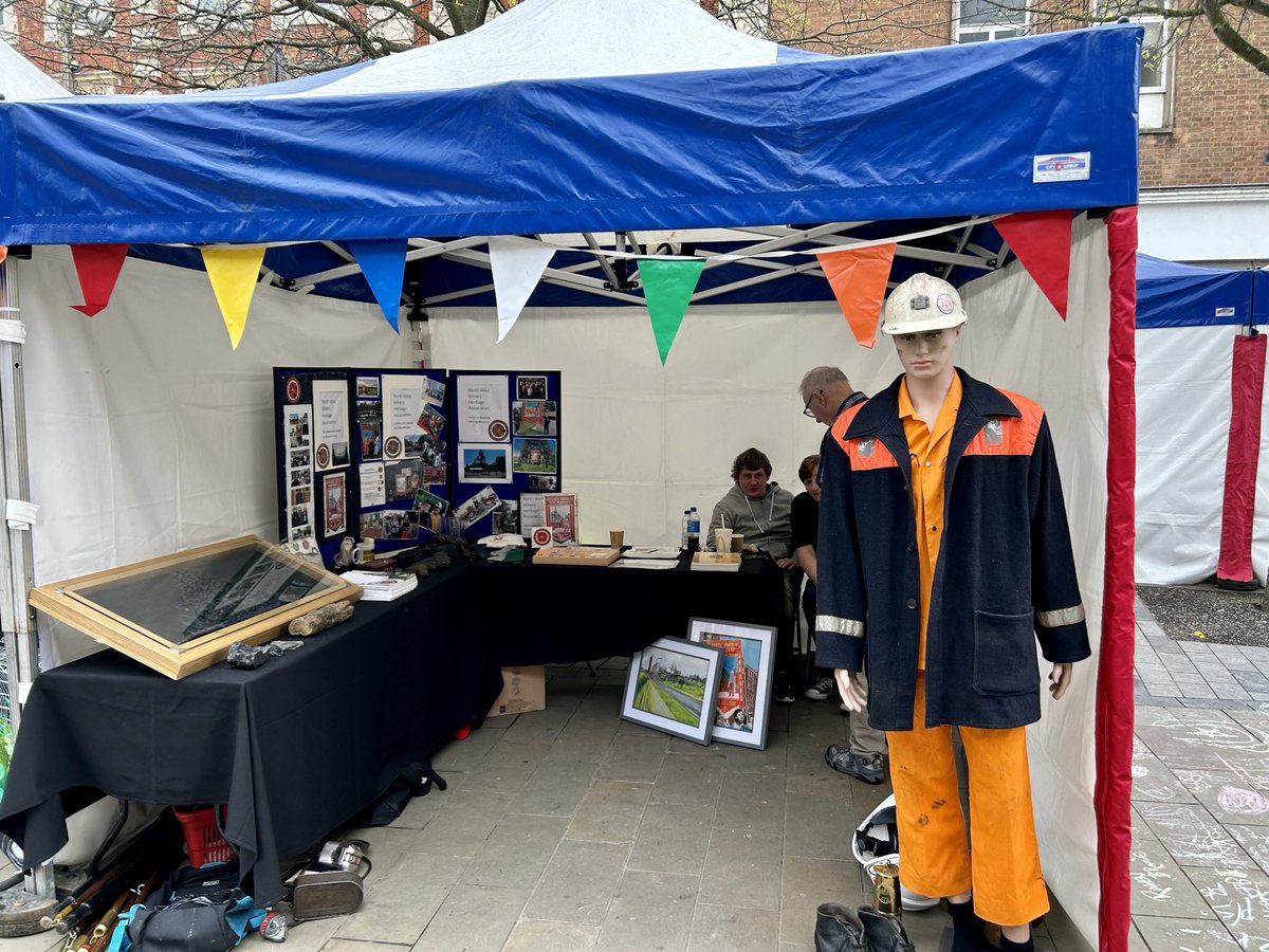 ArtJimi's tweet photo. Lovely busy day, great seeing the children interested in the heritage #oneamazingday @HeritageMiners @HSHVCA @HassanCarole @PaulGerrard5656 @KeironYeoman @mining_museum @NCMME @sthelenscouncil @sthelenstownfc https://t.co/VjDbzd9J3p
