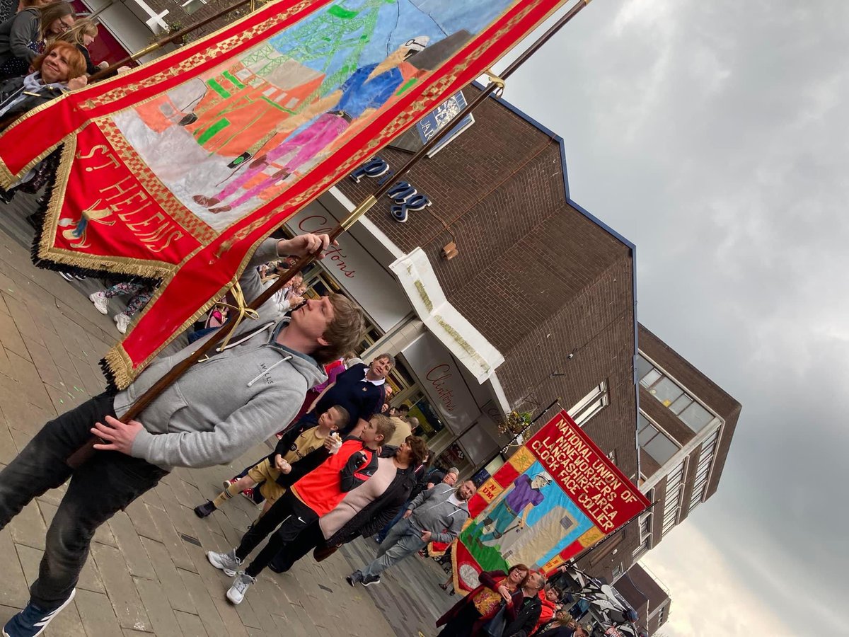 ArtJimi's tweet photo. Lovely busy day, great seeing the children interested in the heritage #oneamazingday @HeritageMiners @HSHVCA @HassanCarole @PaulGerrard5656 @KeironYeoman @mining_museum @NCMME @sthelenscouncil @sthelenstownfc https://t.co/VjDbzd9J3p