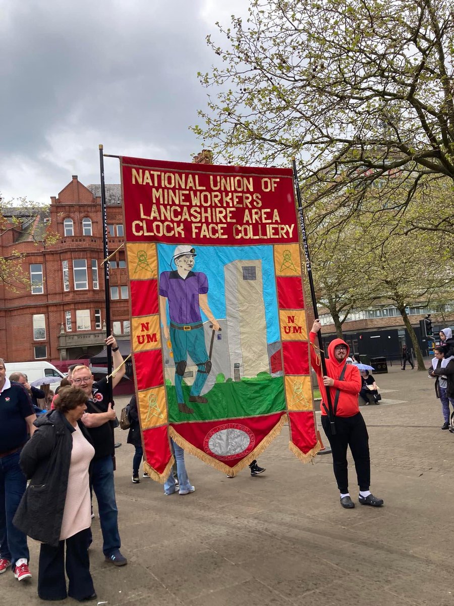 ArtJimi's tweet photo. Lovely busy day, great seeing the children interested in the heritage #oneamazingday @HeritageMiners @HSHVCA @HassanCarole @PaulGerrard5656 @KeironYeoman @mining_museum @NCMME @sthelenscouncil @sthelenstownfc https://t.co/VjDbzd9J3p