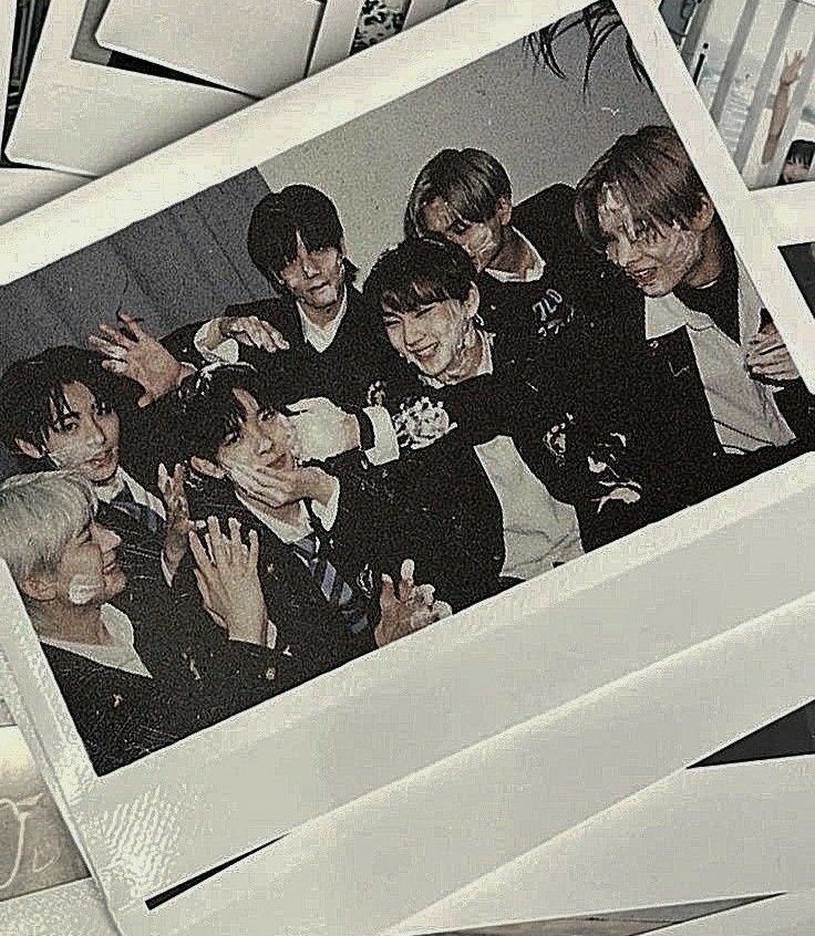 jupiterstud's tweet image. ⌕ search : #collegetwt | #langtwt | #studytwt | #studytwtbr !

• jupiter! 
• ela/dela | 03 line | intj. 
• ciências econômicas (3/8).
• fluente em inglês. básico francês e espanhol.
• goals : concursos, cacd.
• ❥ : enhypen, café, política e livros! 

↻/♡ = moots!