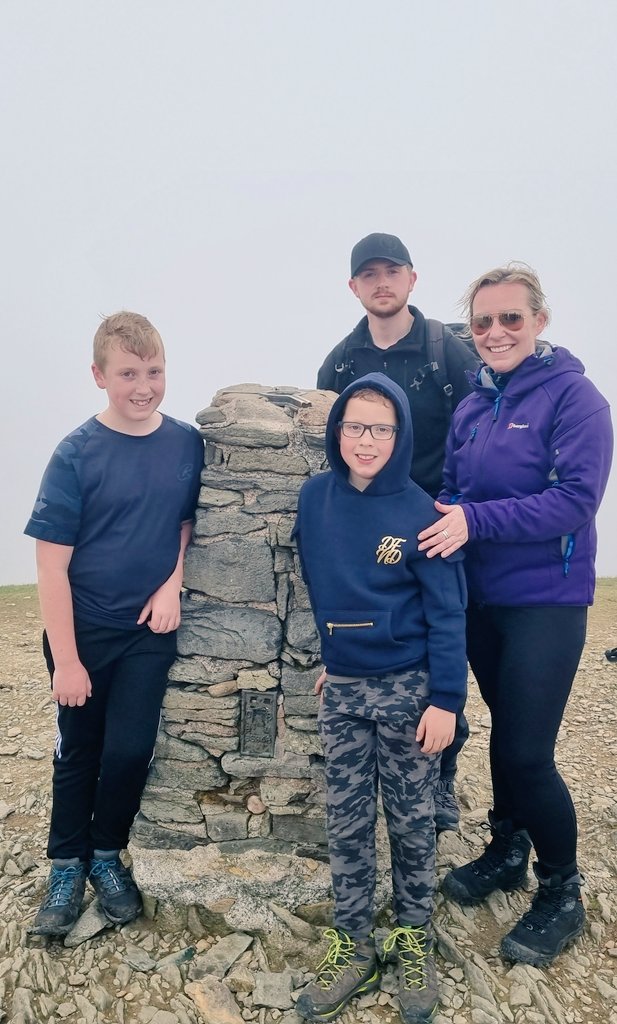 VickiA999's tweet photo. So we have 7 weeks until we take on the 3 peaks on behalf of @firefighters999 so today we did Helvellyn as practice....it was HARD!!!!! I only made it with the encouragement from @TomWB03 and my lil dudes ❤️ #3peakstraining #helvellyn https://t.co/QGP1Y9k5Up