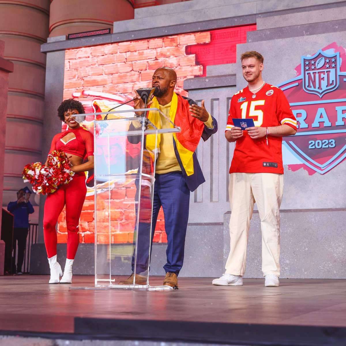 Chiefs's tweet photo. All the way from Germany, Chiefs fan Pascal Lippert &amp; Chiefs legend @ogxfactor82 made the pick on stage for your World Champion Chiefs 🇩🇪 https://t.co/SOZ2aFK9r7