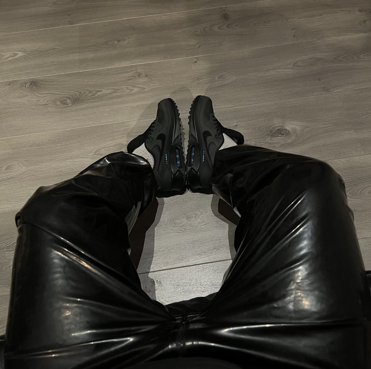 TNrubber's tweet photo. Finally some new BW90’s again, time to condition them by wearing some old #Sk8erboy socks in them 👟🧦😈 https://t.co/98qGiywaWF