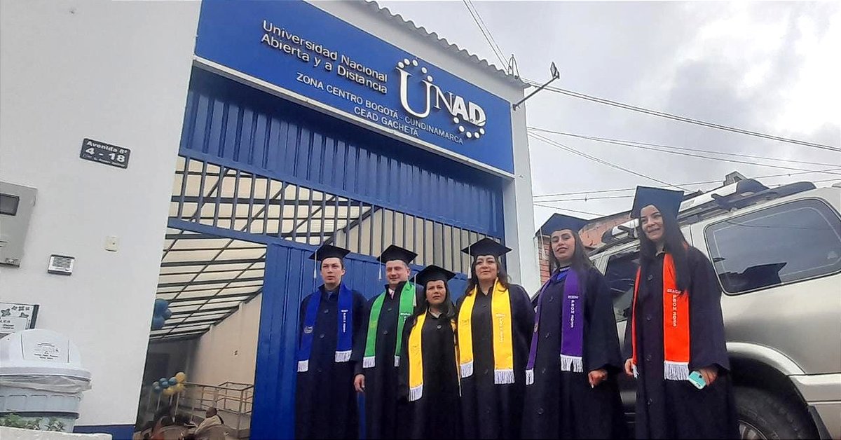 UniversidadUNAD's tweet photo. ¡Hoy es un día de celebración! 🎉🎓 Queremos pedir un aplauso enorme para todos los estudiantes UNAD que se graduaron hoy. 🎓👏🏼

Conoce algunas 📷 de nuestro graduados 📷 ➡️https://t.co/DoeSqBw4fb https://t.co/BVvcrJ13YY