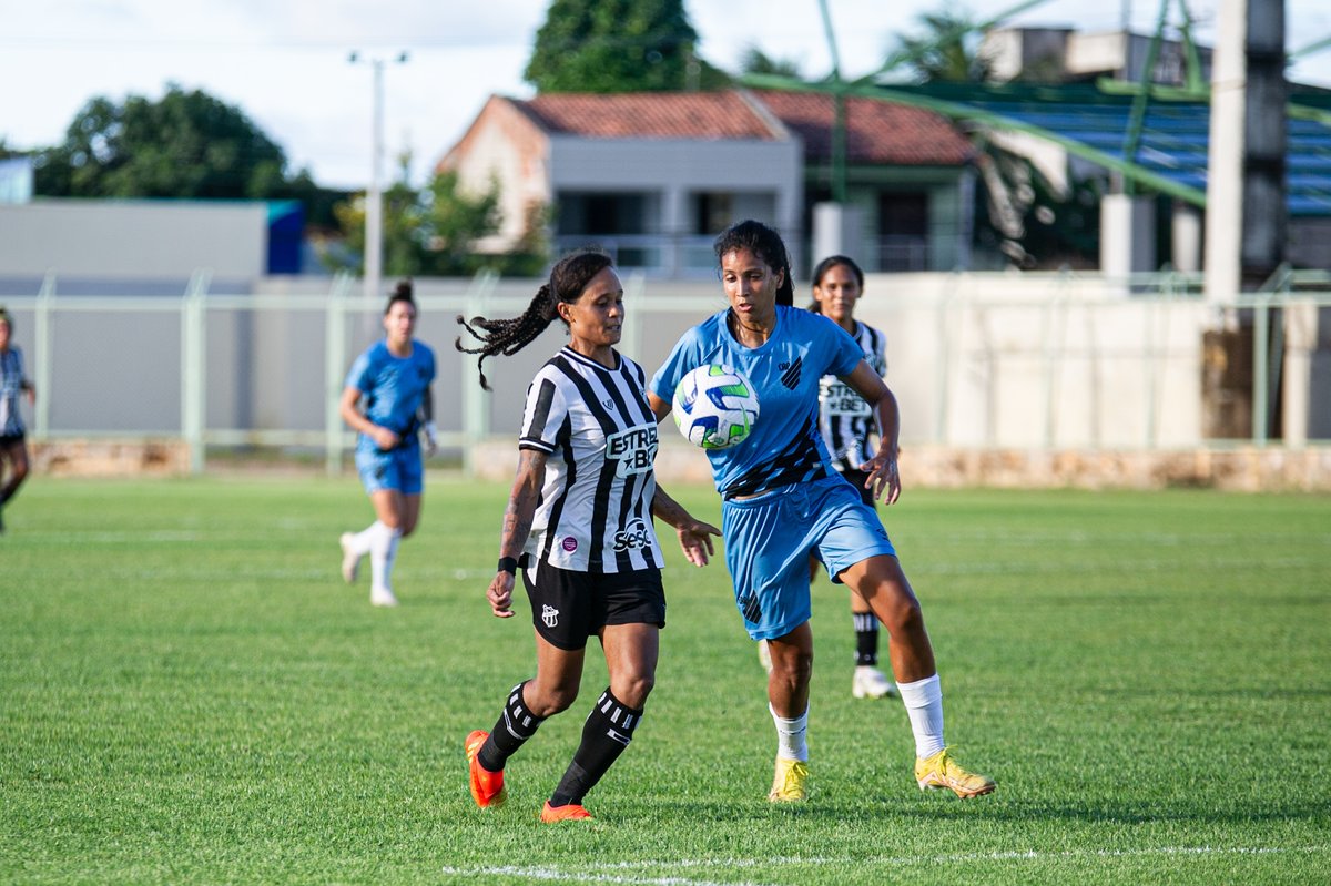 MeninasdoVozao's tweet photo. As #MeninasdoVozão fizeram uma grande partida diante do Athletico, mas acabaram sendo superadas pelo placar de 4 a 2. Os gols do Ceará foram marcados por Elena e Amália. 🏁
📸 Michael Douglas / Ceará SC
#CearáSC #MeninasdoVozão #CSCxCAP https://t.co/HqqvVfY37B