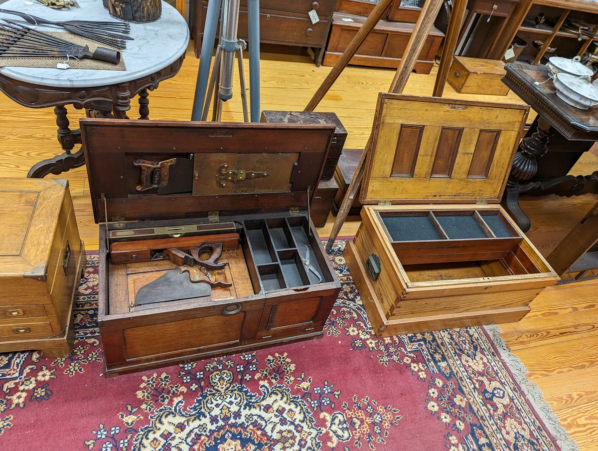v12chris's tweet photo. Stopped into Swamp Angel Antiques in Catskill, NY and immediately thought of @donttrythis. https://t.co/mrvVsGi8LM
