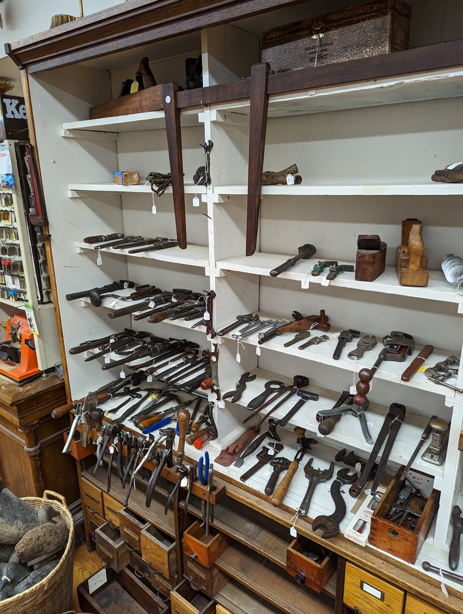 v12chris's tweet photo. Stopped into Swamp Angel Antiques in Catskill, NY and immediately thought of @donttrythis. https://t.co/mrvVsGi8LM