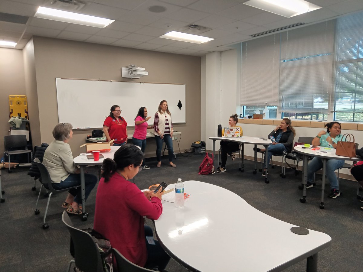 HCISDMLLs's tweet photo. ¡Gracias por compartir sus sistemas de MTSS Ms. Rocio Keils y Ms. Blanca Vazquez @LockhartISD #SomosEdCamp! #RoosRiseUp #hayscisdpridebeginswithyou https://t.co/HaeCpf0BDC