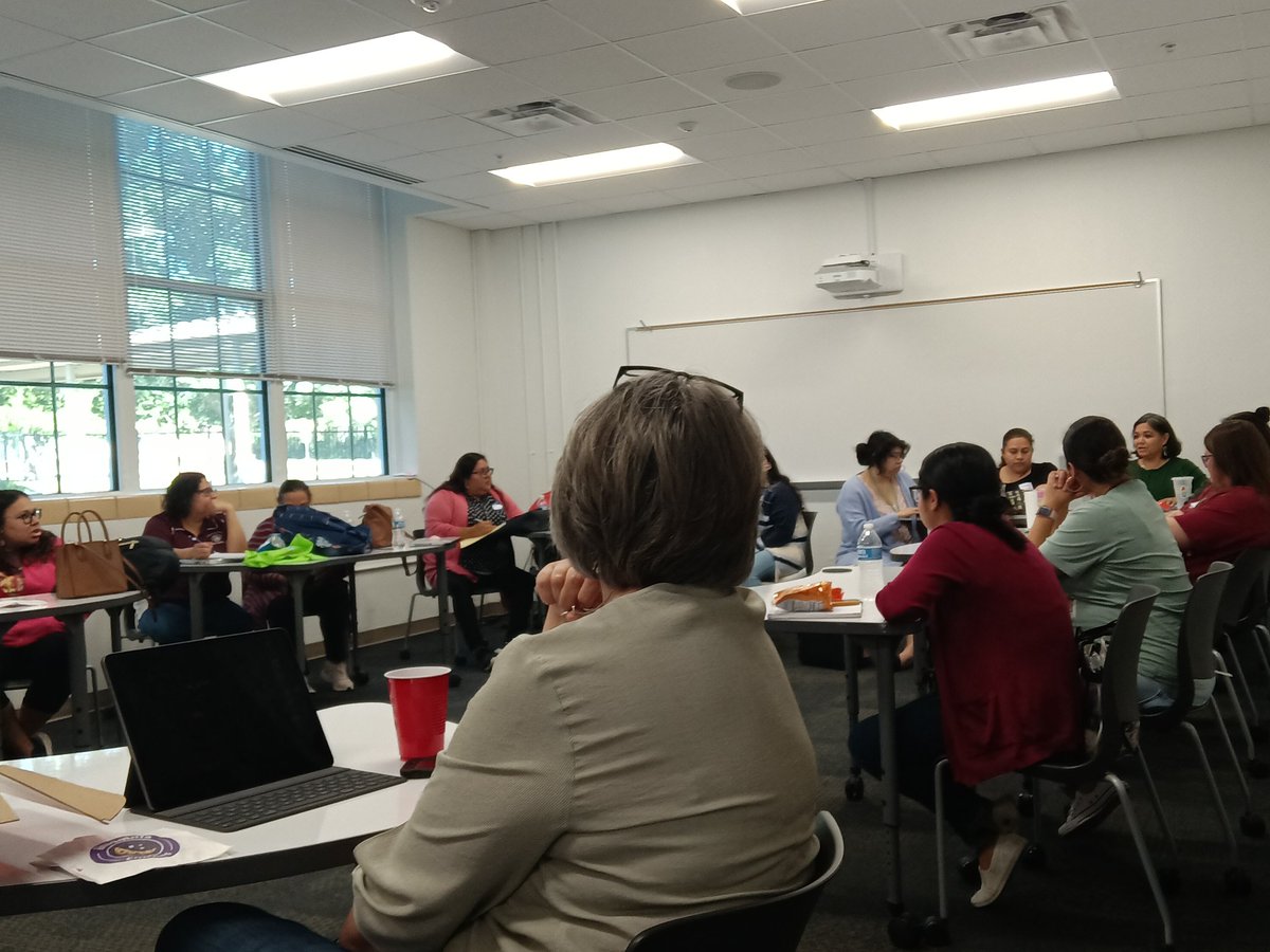 HCISDMLLs's tweet photo. ¡Gracias por compartir sus sistemas de MTSS Ms. Rocio Keils y Ms. Blanca Vazquez @LockhartISD #SomosEdCamp! #RoosRiseUp #hayscisdpridebeginswithyou https://t.co/HaeCpf0BDC