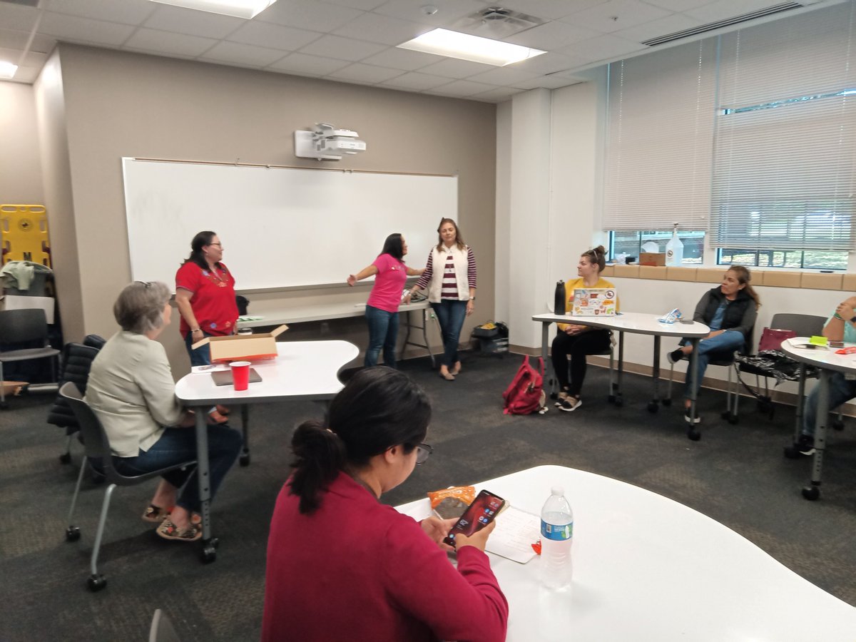 HCISDMLLs's tweet photo. ¡Gracias por compartir sus sistemas de MTSS Ms. Rocio Keils y Ms. Blanca Vazquez @LockhartISD #SomosEdCamp! #RoosRiseUp #hayscisdpridebeginswithyou https://t.co/HaeCpf0BDC