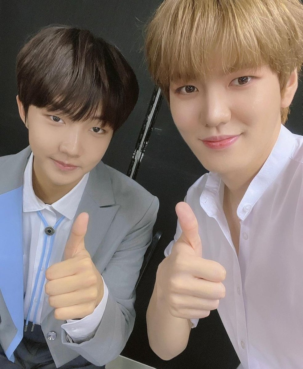 📸 #PIC • 230429 | Foto do Seyun com o Hwanhee postada pela conta @/junghee1006.

#WOOLLIM 
#JUNGSEYUN #정세윤 <a href="/HwanheeBR/">Lee Hwanhee Brasil</a>