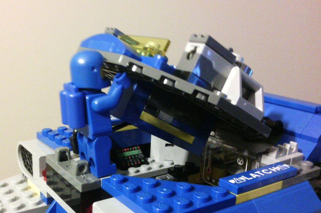 LEGOBenny's tweet photo. Hi @elonmusk, do you need a new spaceship? I could build you one! #Spaceship #SpaceyX #SpaceySaturday #awesome https://t.co/0hYO0RhILF