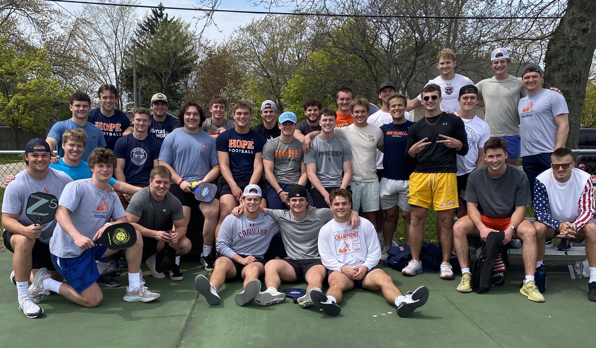 First annual <a href="/HopeCollegeFB/">Hope College Football</a> Pickleball Tournament. THIRTY participants. Congrats <a href="/luke_jpalmer/">Luke Palmer</a> and <a href="/matthoekstra12/">Matt Hoekstra</a> … 🥇🏆