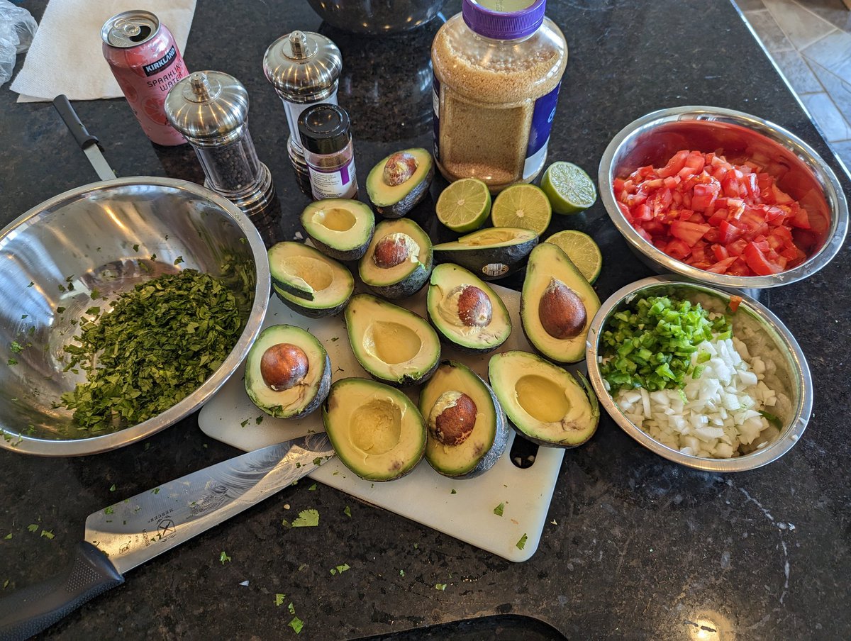 pjlyons87's tweet photo. Been a while since I made fresh guacamole. Just as good as ever. Added a jalapeno for additional flavor. https://t.co/NCW4IWd7yC