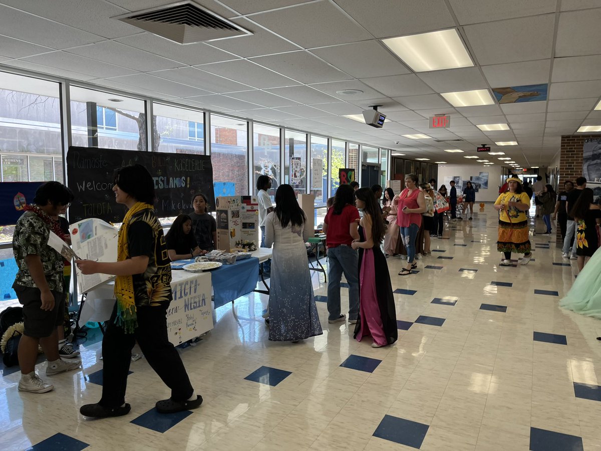 Coach_RCooper's tweet photo. Multi- Cultural Fair @Northmen_OPHS !  Food and fun! They are here from 3:00 pm- 6:00 pm! https://t.co/YvyzTxShD5