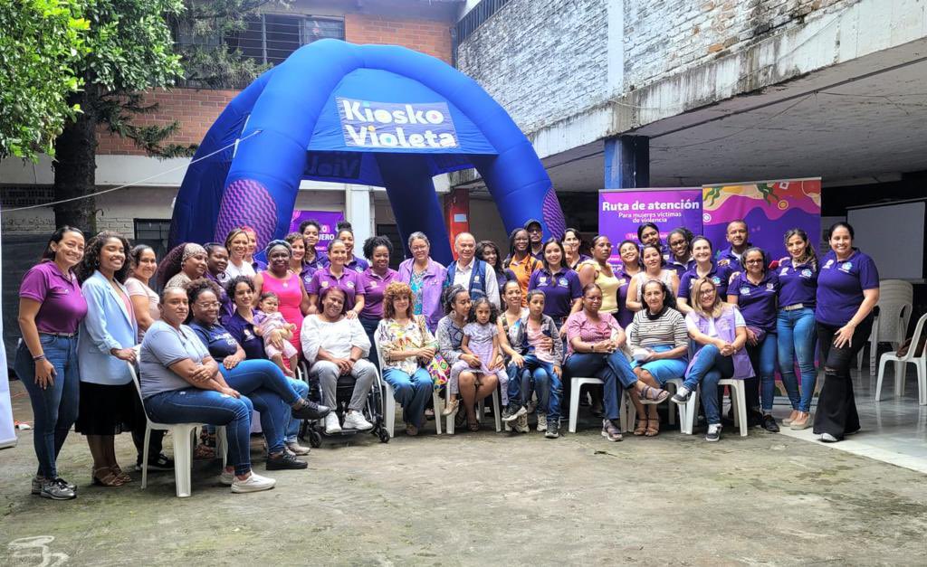 fondopazco's tweet photo. Estuvimos en Cali con @equidad_mujer conociendo  #CasaMatriaOriente. Desde el Gobierno del cambio estamos convencidos que  la #PazTotal se logra con los territorios desde la reparación y prevención de violencia contra la mujer, eje estructurante de la sociedad. https://t.co/dipvFFX7FF