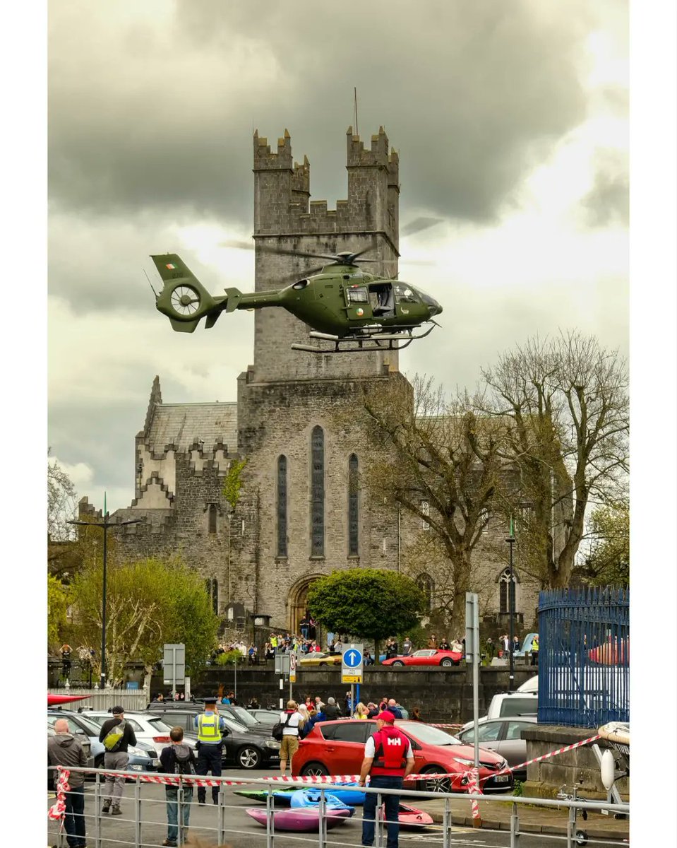 Irish Air Corps dropping into Riverfest Limerick today.
#irishaircorps #RiverfestLimerick #saintmaryscathedral @IrishAirCorps @IrishAirPics @RiverfestLmk @stmaryslimerick @Limerick_Leader