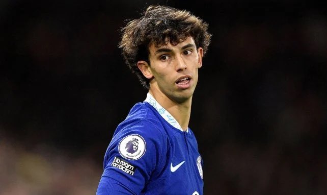Mercado_Ingles's tweet photo. Lo que la prensa Inglesa dice:

🗞️ Sky Sports: Arsenal apunta a reunir a Declan Rice con Mason Mount para la próxima temporada después de asegurar su clasificación a Champions League. 

🗞️ The Sun: Joao Felix ha expresado su deseo de quedarse en el Chelsea incluso si el club no clasifica a competiciones europeas. 

Chelsea espera poder anunciar la contratación de Mauricio Pochettino para el mes de Mayo.

Mauricio Pochettino ve al portero David Raya e Iván Toney como 2 poténciales fichajes para el Chelsea. 

🗞️ Daily Mail: Bayern Munchen ve a Casemiro como uno de sus principales objetivos para la próxima temporada. 

Arsenal se suma al interés por el delantero del RC Lens, Lois Openda (23).

Chelsea se suma al interés con el Manchester United por el delantero Inglés, jugador del Tottenham, Harry Kane (29).

🗞️ The Athletic: Brighton se prepara para una renovación de contrato para el defensa Neerlandés, Joel Veltman (31).

🗞️ BBC Sport: Manchester United haría un movimiento por Neymar (31), en caso de que el grupo Qatarí liderado por Sheikh Jassim sean los nuevos dueños del club. 

Real Madrid estaría cerca de llegar a un acuerdo por el traspaso de Jude Bellingham (29), luego de que Liverpool ha enfriado su interés.