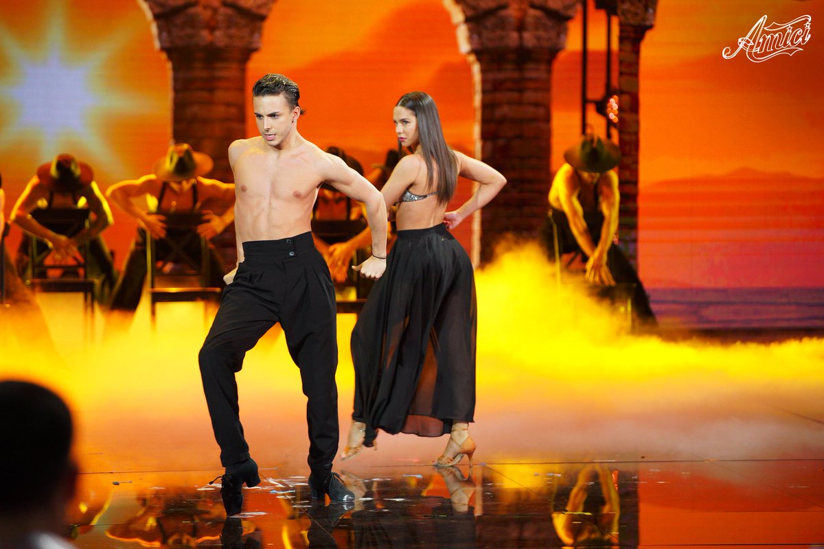 FantaAmici's tweet photo. Non mi piaceva il latino.... Ma poi Mattia è entrato ad #amici22
#fantaamici https://t.co/USso9Hr2WJ