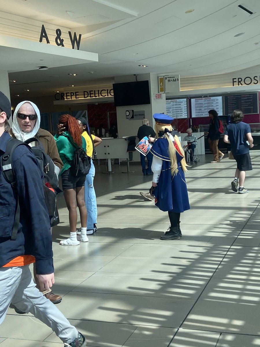 RandomTypeMoon's tweet photo. SOMEONE AT THE MALL IS DRESSED JUST LIKE CASTORIA? https://t.co/VAVrv9aIcF